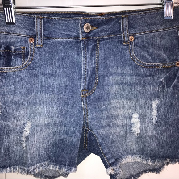 🔴 4/$15 New distressed blue medium wash denim shorts with raw hem in size S NWT - Picture 4 of 10